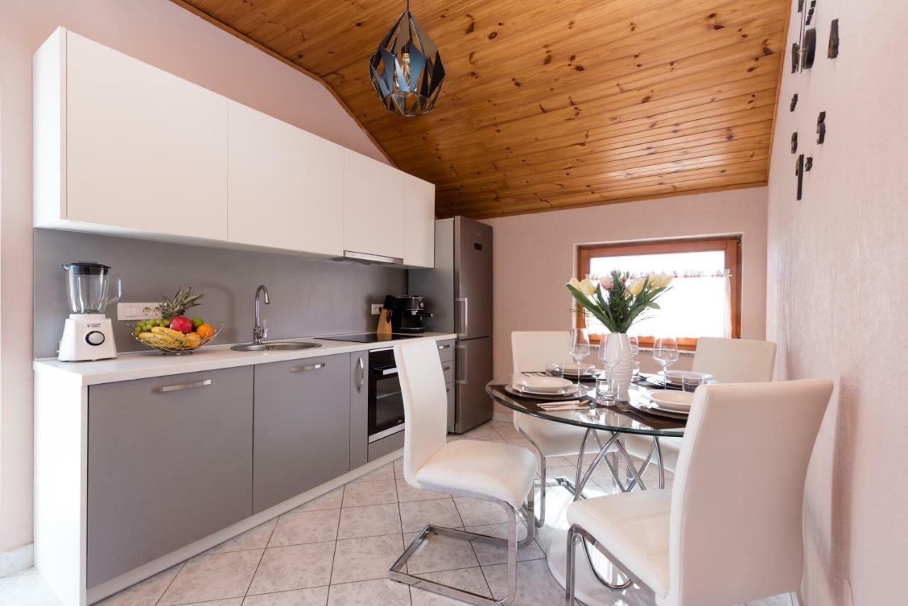 Lola Apartment Veprinac Екстер'єр фото