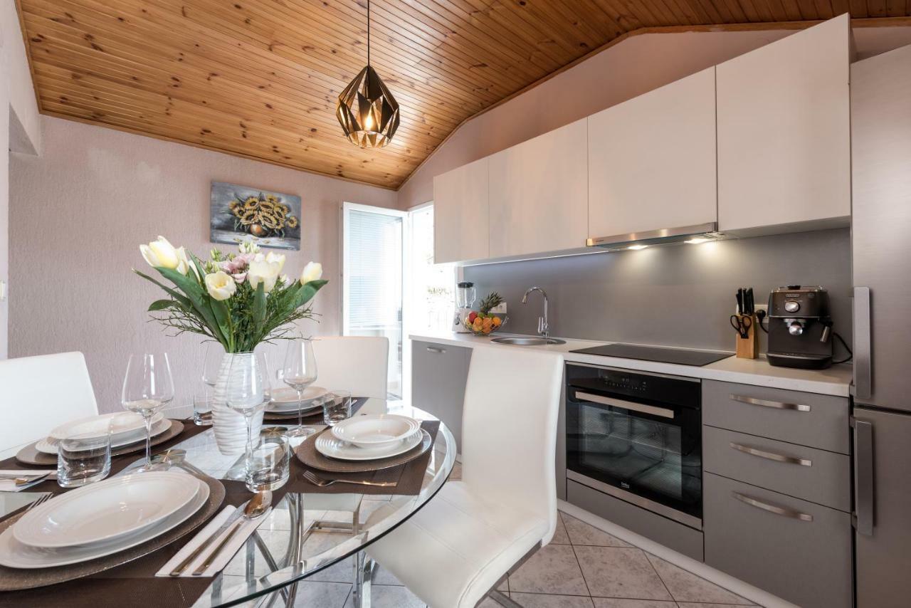Lola Apartment Veprinac Екстер'єр фото